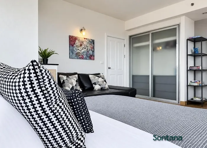 Luxurious 2br Ultra Fast Wifi Phrom Phong Apartment