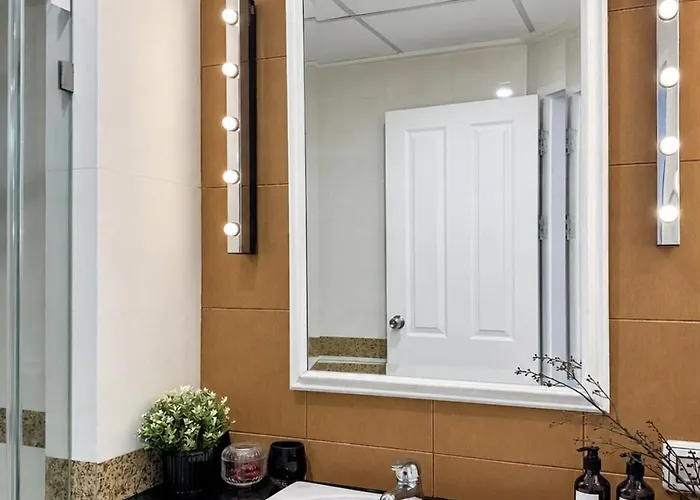 Luxurious 2br Ultra Fast Wifi Phrom Phong Apartment *