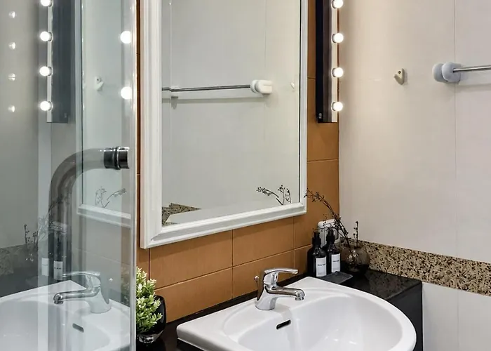 Luxurious 2br Ultra Fast Wifi Phrom Phong * Bangkok